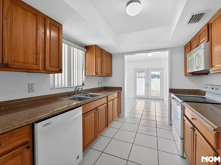 253 Glenwood Ave — Photo 4