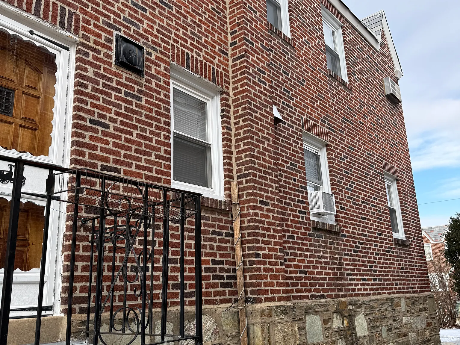 1810 Benson St — Photo 3