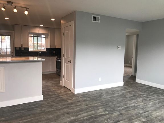 3rd image of 958 Raleigh St