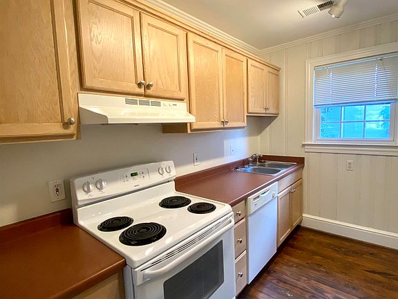 4th image of 5 Whitsett St APT 3