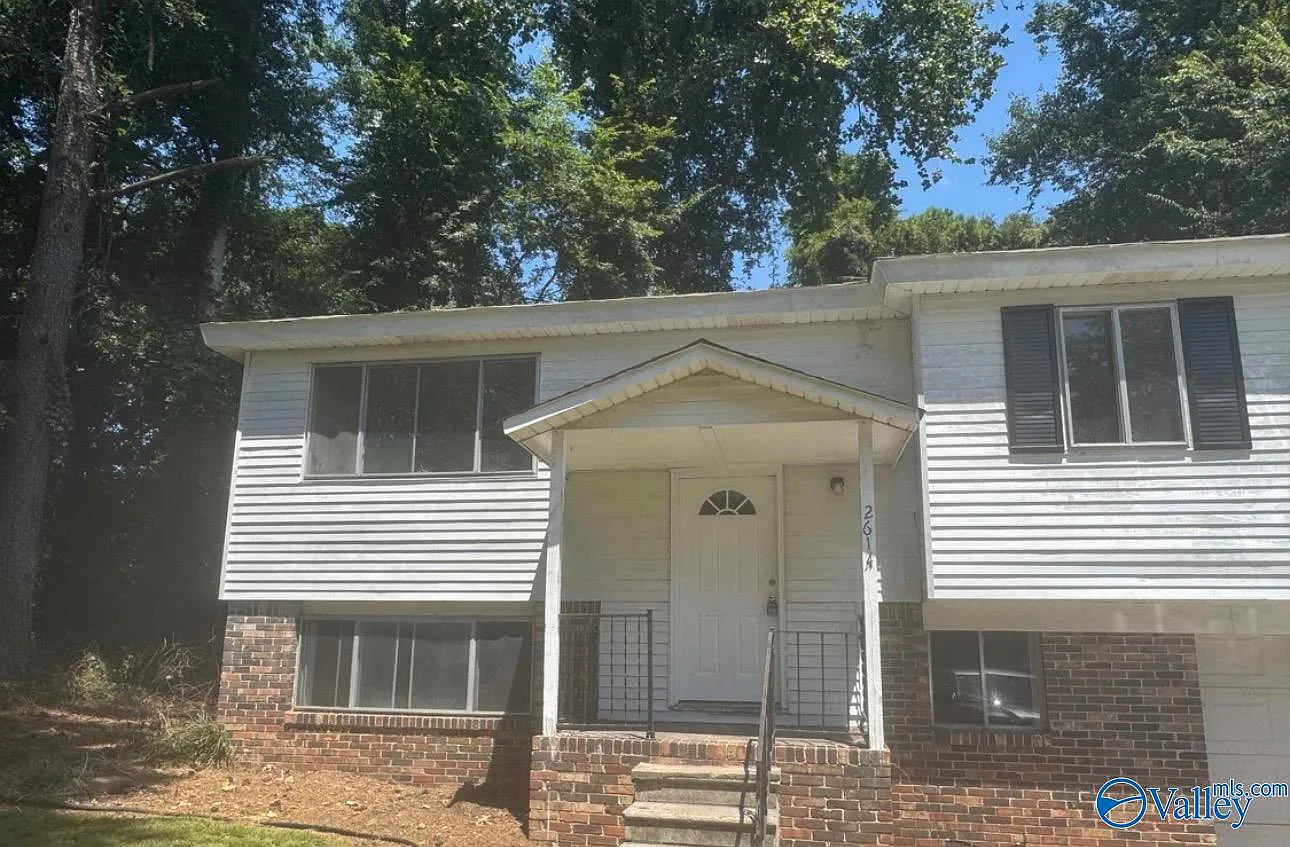 3 bed, 2.0 bath, 1300 sqft, $1,395 — Photo 1