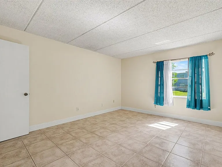 2845 Somerset Park Dr #101 — Photo 8