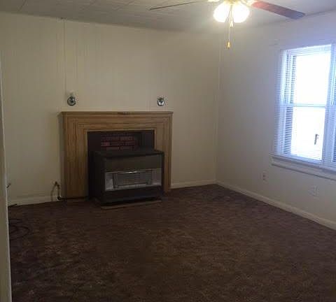 3rd image of 925 W 16th St