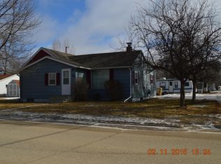 406 11th St SE, Watertown, SD 57201