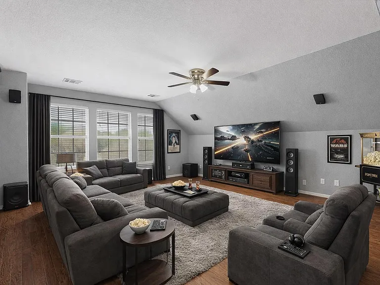 100 Shumard Ct — Photo 2