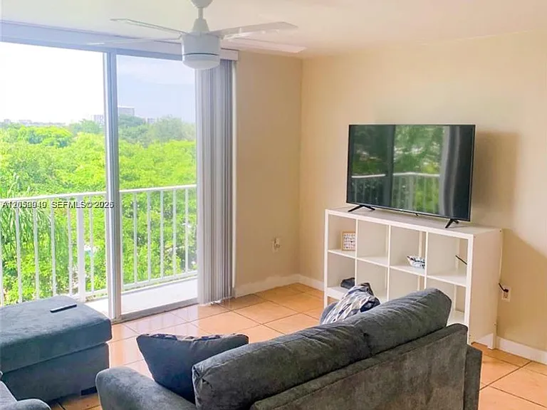 1740 NW North River Dr #623 — Photo 1