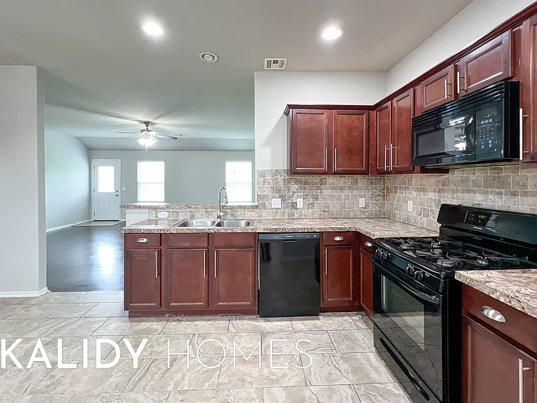 2901 Cider Mill Ln — Photo 8
