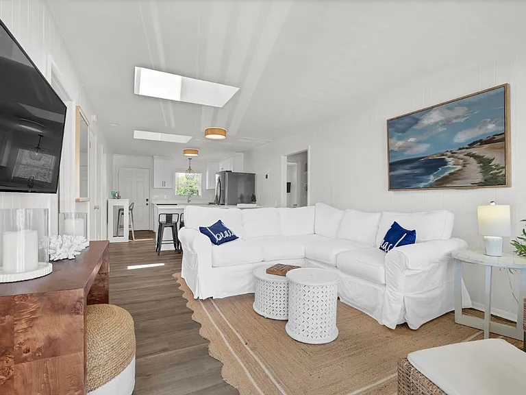 1027 S Shore Dr — Photo 3
