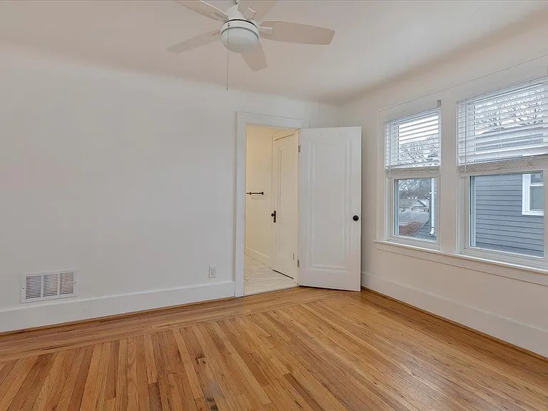 271 E Woodland St — Photo 24
