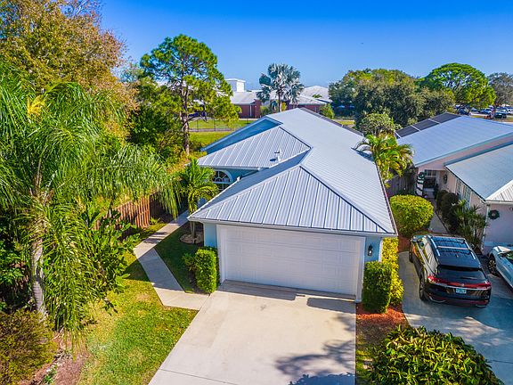 2nd image of 3573 SW Coco Palm Drive