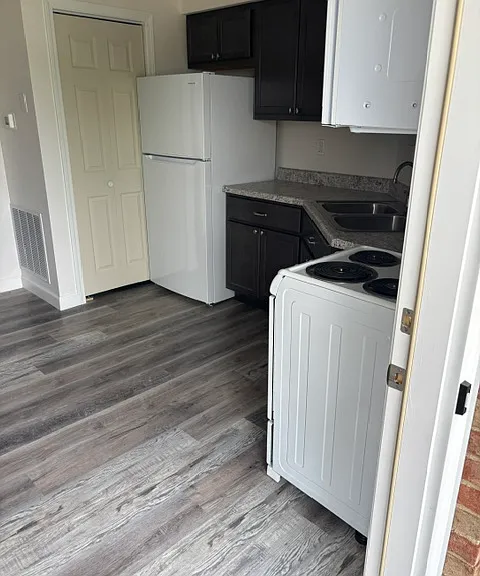 1112 Miller St — Photo 6