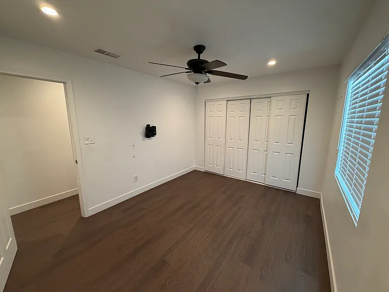 6556 Comly St — Photo 9