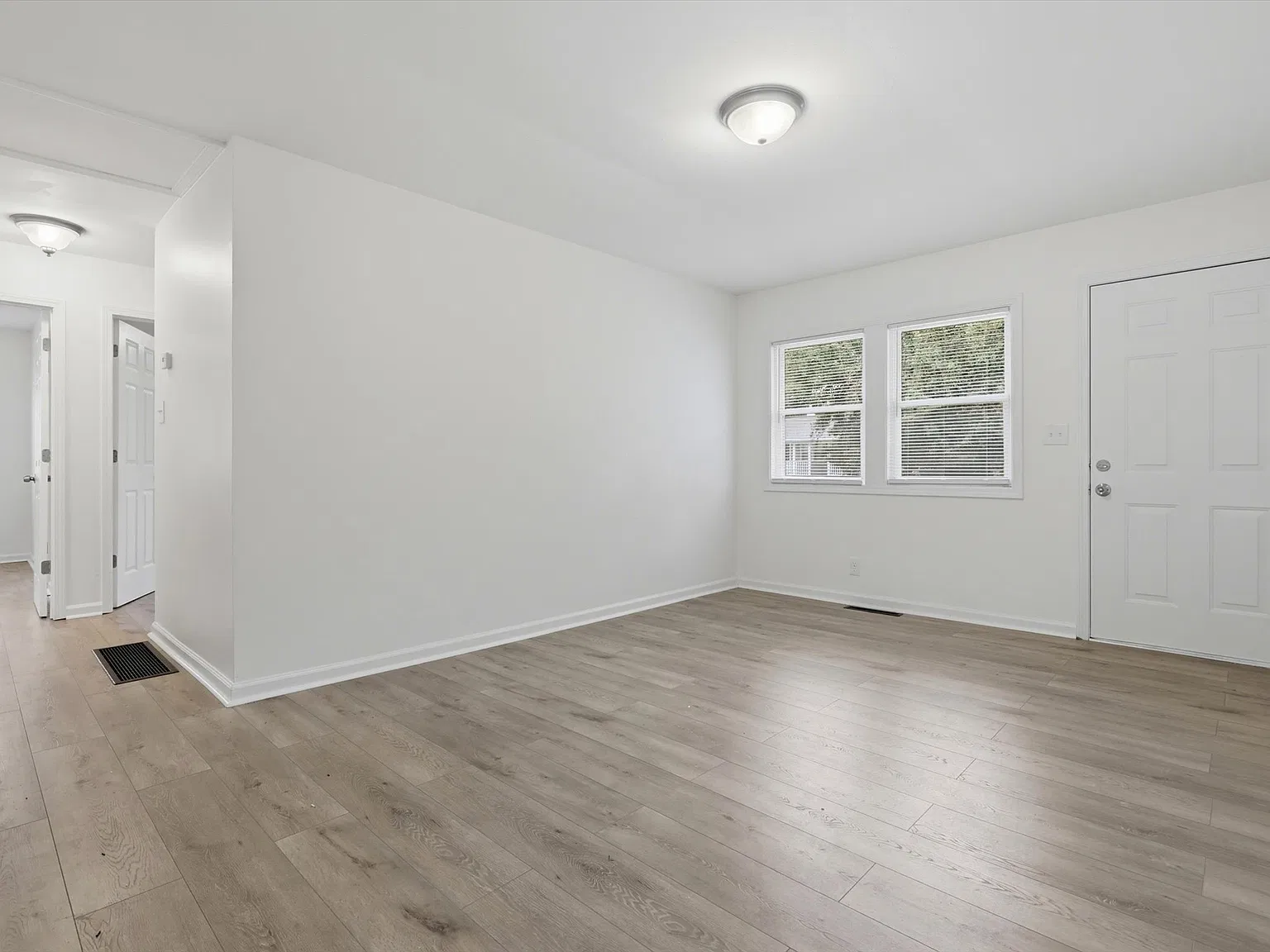 3 bed, 864 sqft, $1,500 — Photo 2