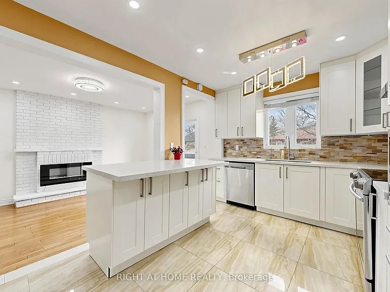 86 Howlett Ave — Photo 16