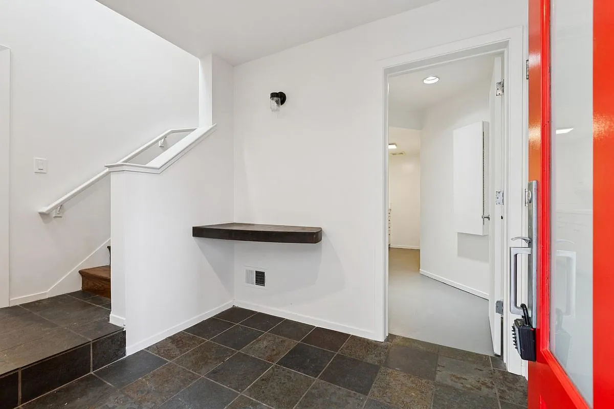 3 bed, 2.5 bath, 2415 sqft, $19,995 — Photo 4