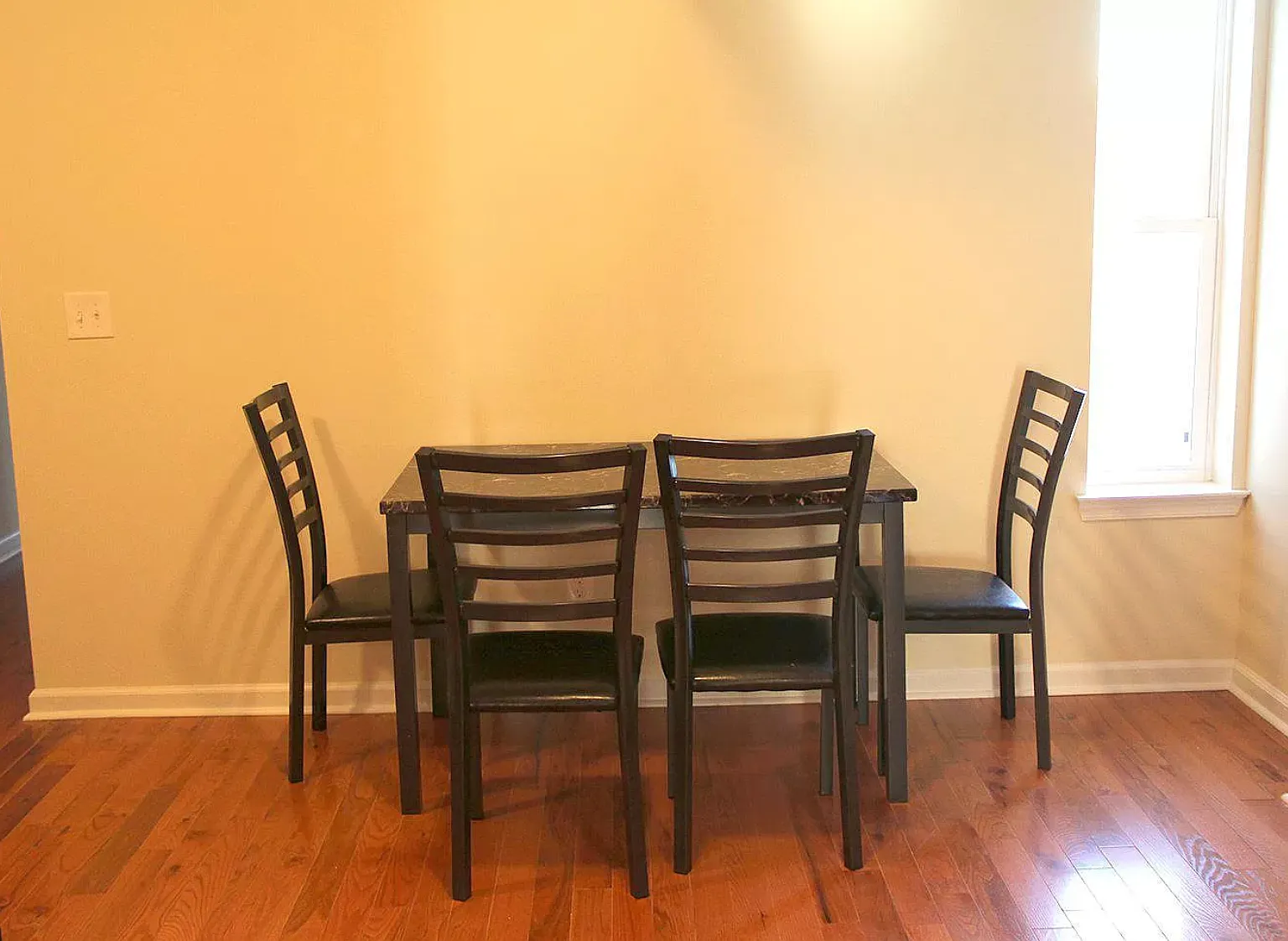 3 bed, 850 sqft, $680 — Photo 3