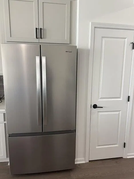 3 bed, 2.5 bath, 2083 sqft, $3,200 — Photo 4