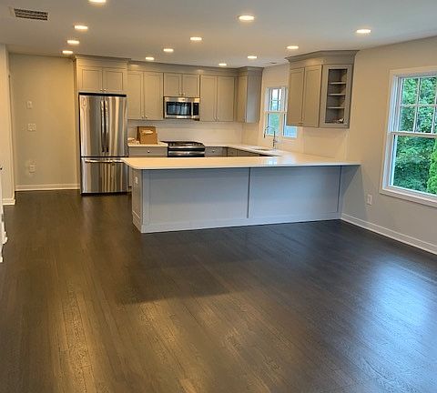 2nd image of 89 View St W Floor 2