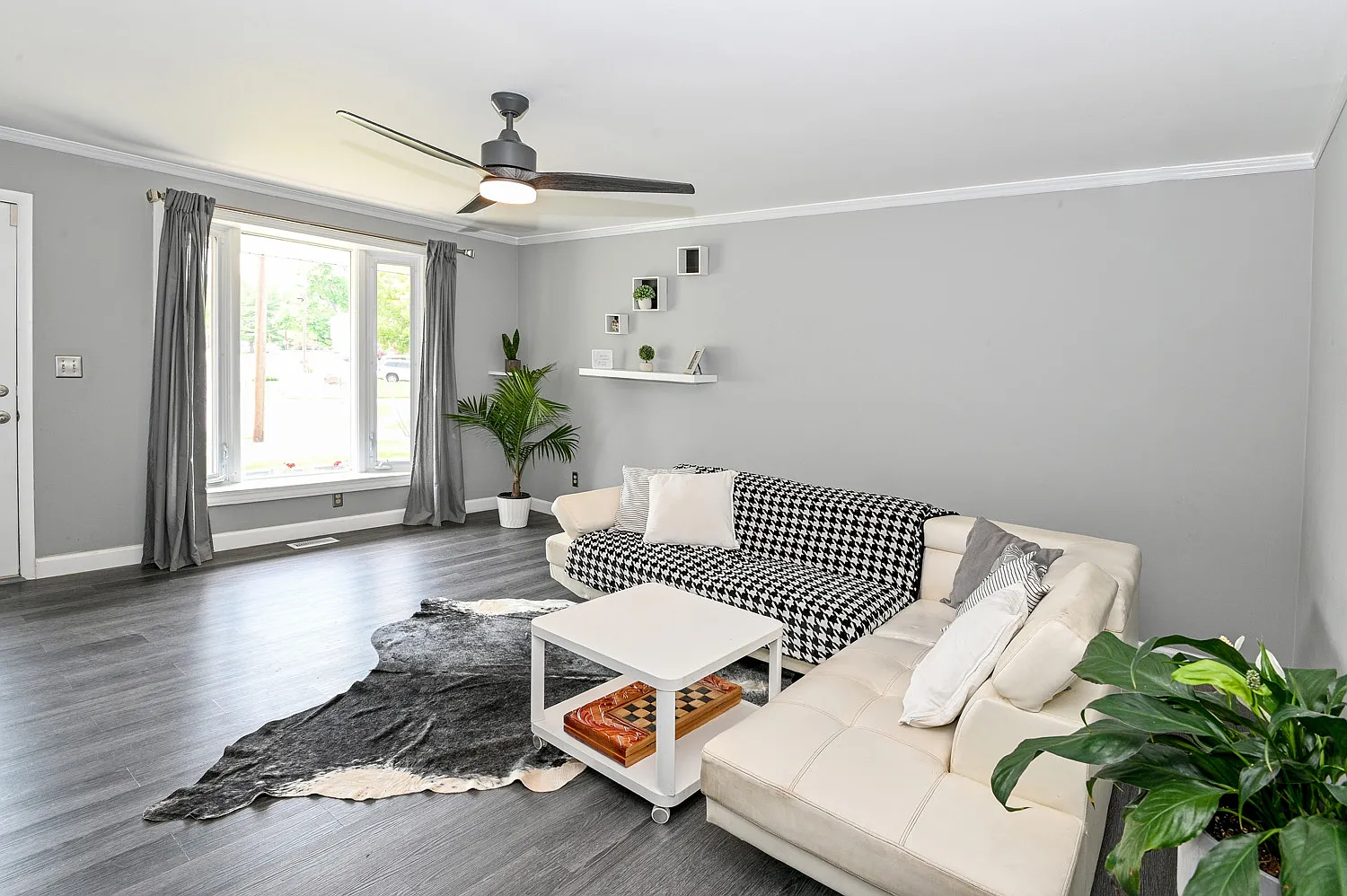 3 bed, 1372 sqft, $2,400 — Photo 4
