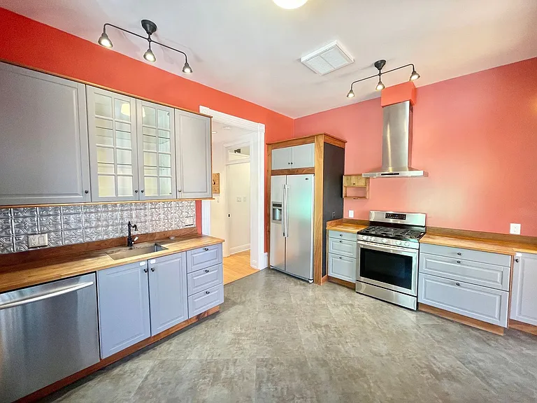 3901-3901 1/2 Folsom Street — Photo 1