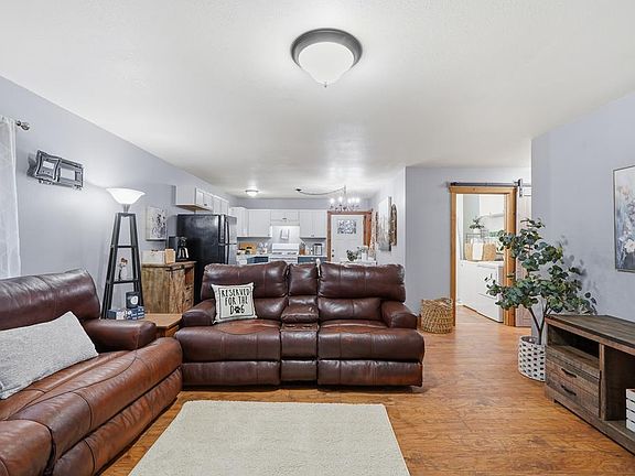 3rd image of 684 Ash Loop Rd