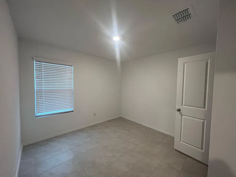2903 Greenhorn Ave — Photo 3