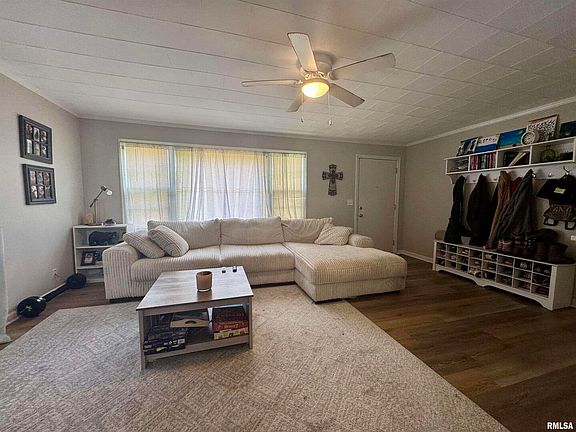 5th image of 905 W Boulevard St