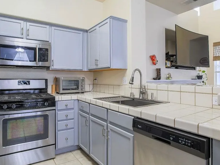 588 Gardenia Pl — Photo 5