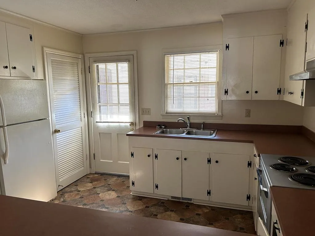 604 Plum Dr.- Unit B — Photo 4