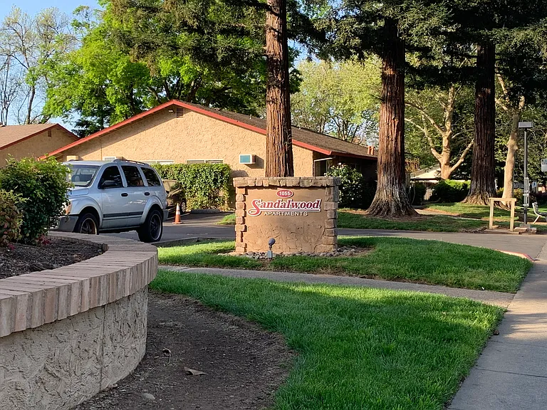 Sandalwood Apartments — Photo 9