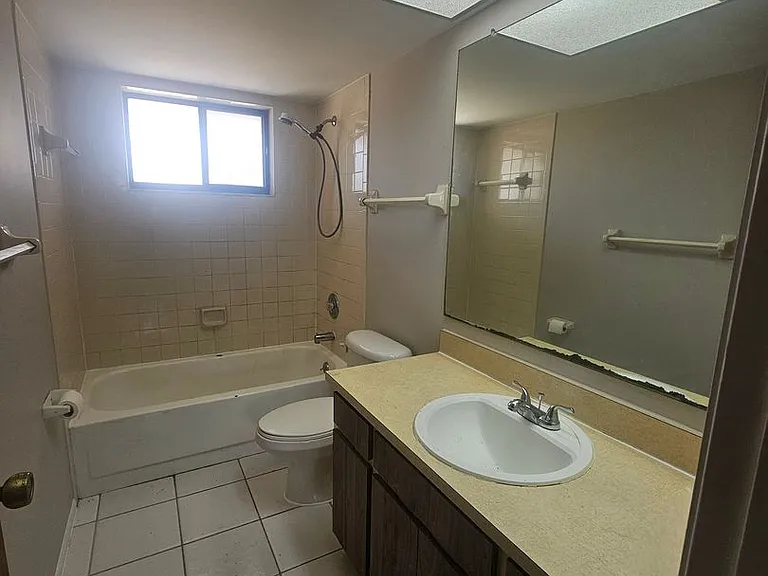 A-101 1221 SE 46th Ln. — Photo 15