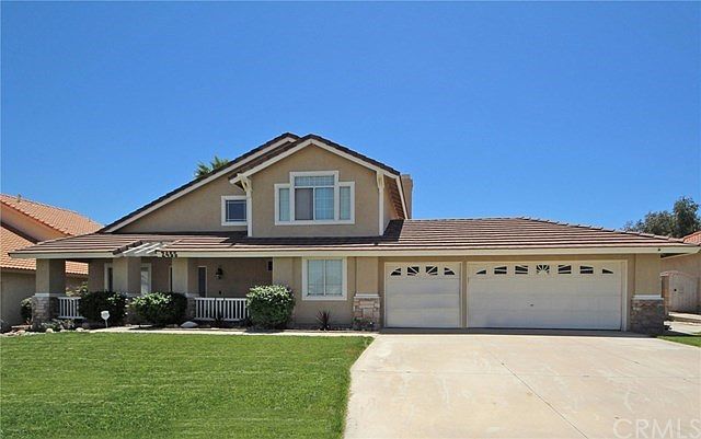 Gorgeous upgraded home in Las Colinas with a 3 car garage