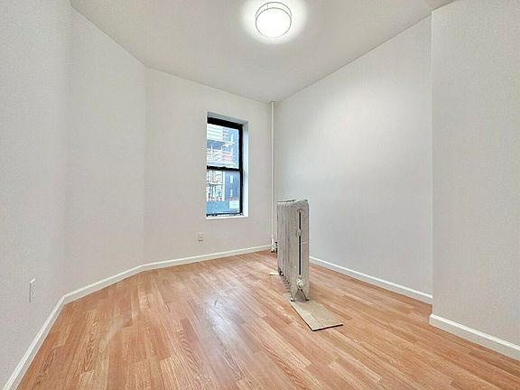 4th image of 1019 Rogers Ave #1