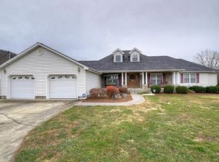 128 Starlight Dr, Elizabethton, TN 37643