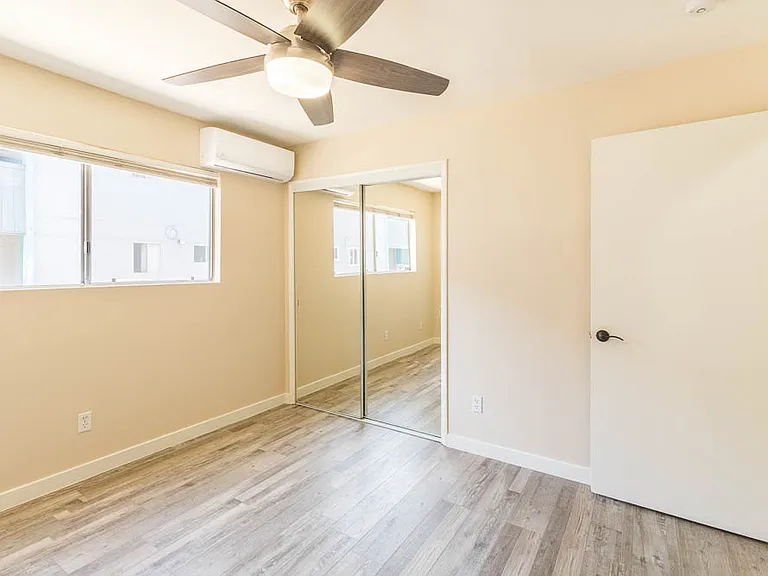 2102 Mathews Ave #B — Photo 5