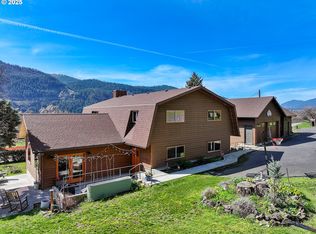 102 Henderson Dr, Bingen, WA 98605