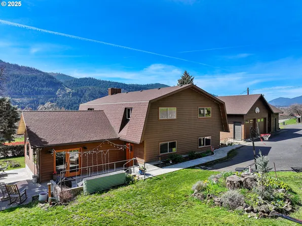 102 Henderson Dr, Bingen, WA 98605