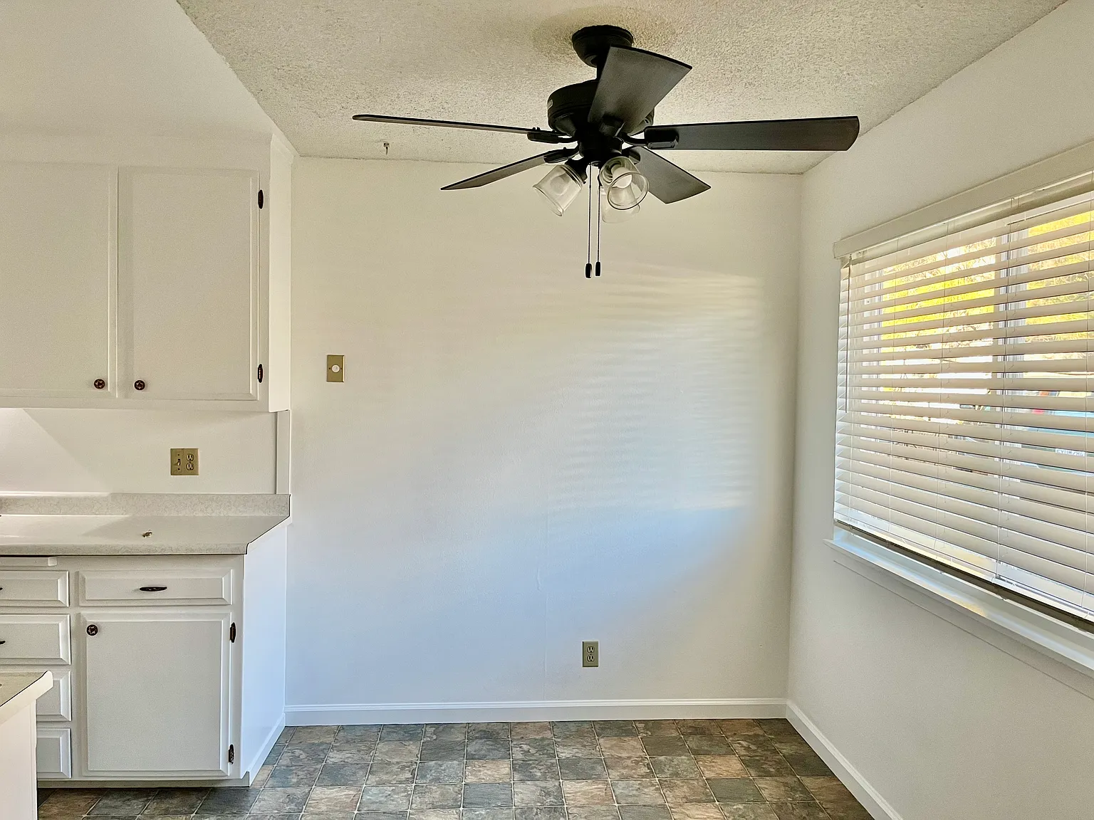 2 bed, 900 sqft, $1,500 — Photo 2