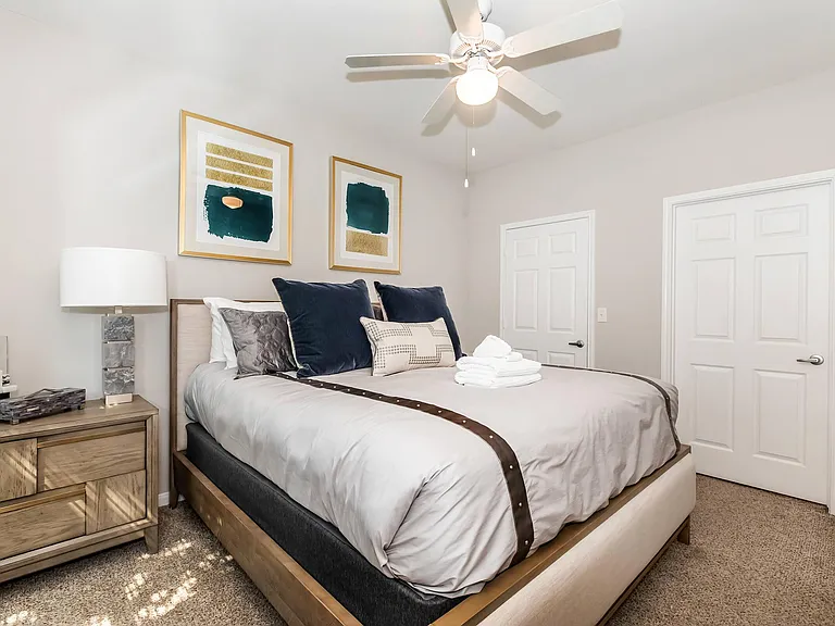 Estate Villas at Krum Apartments — Photo 44