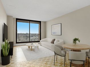 350 Queen Elizabeth Driveway, Ottawa, ON K1S 3N1