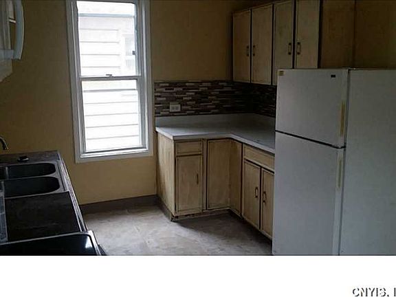 5th image of 242 Hier Ave