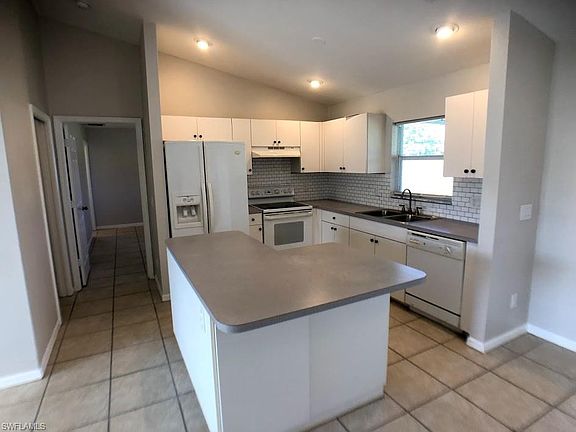 4th image of 517 SE 16th Pl