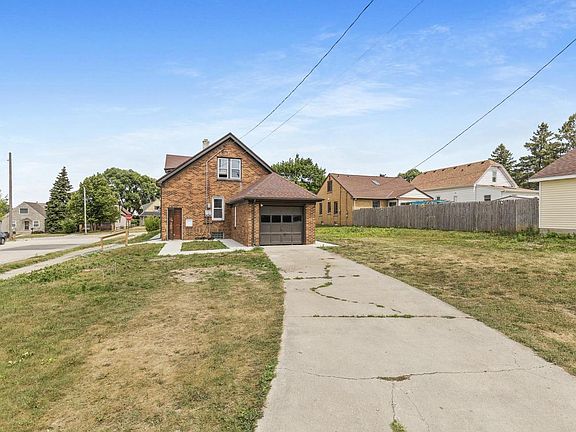 2nd image of 1313 Marquette AVENUE