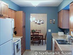 5th image of 1053 Truman Ave