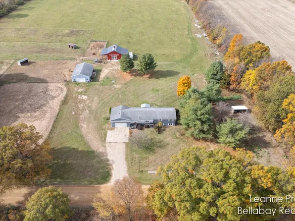 3050 4th St, Wayland, MI 49348