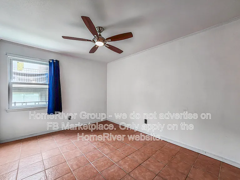 3131 Cummins St #15 — Photo 9