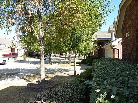 3rd image of 5913 Meadowglen Dr