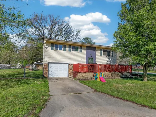 500 N Catalina St, Frontenac, KS 66763
