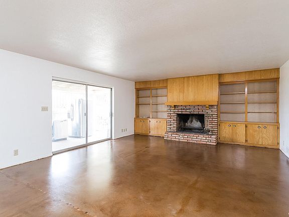 4th image of 5826 E Lewis Ave