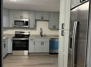 662 Bartfield Dr, Columbus, OH 43207